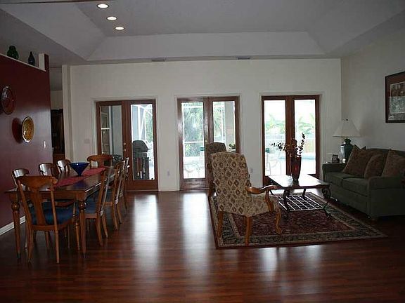 5th image of 406 32nd Ave SW