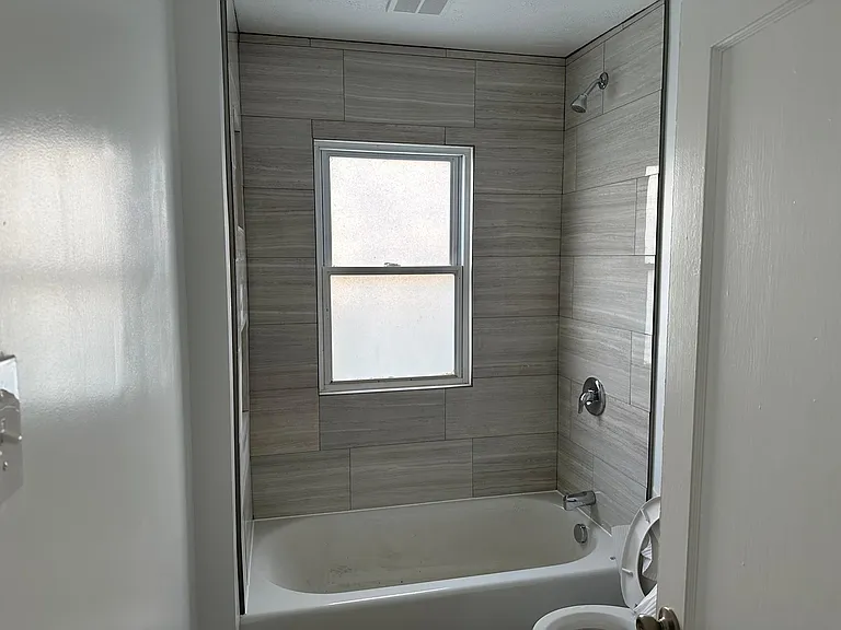1512 Grant St — Photo 3