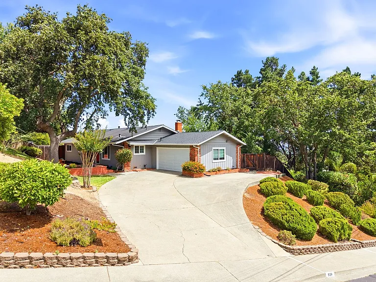 930 Sousa Dr — Photo 16