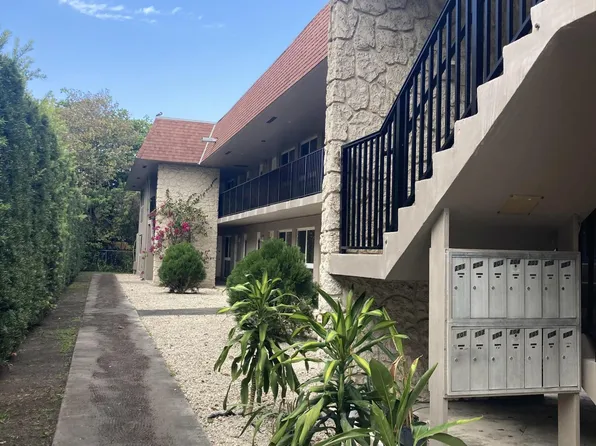 565 NE 121st St, North Miami, FL