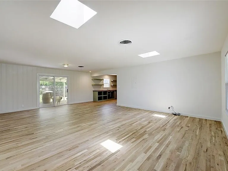 4804 Menchaca Rd — Photo 10
