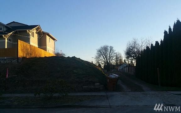 2nd image of 1708 S 42nd St