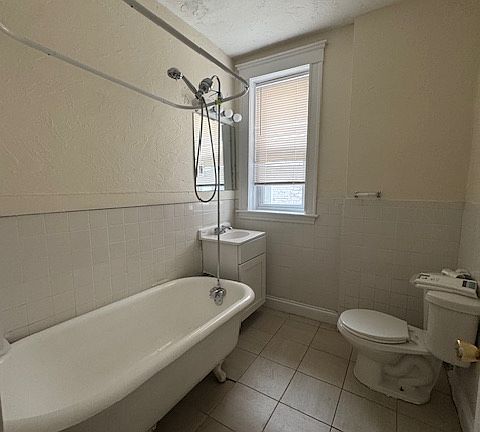 5th image of 526 Cambridge St Room 4