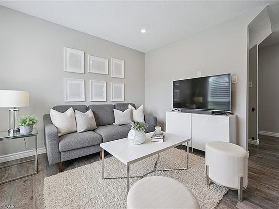 5th image of 60 Elmsdale Dr #25