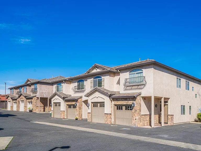 Ridgestone Villas - 870 Mission Sierra — Photo 6