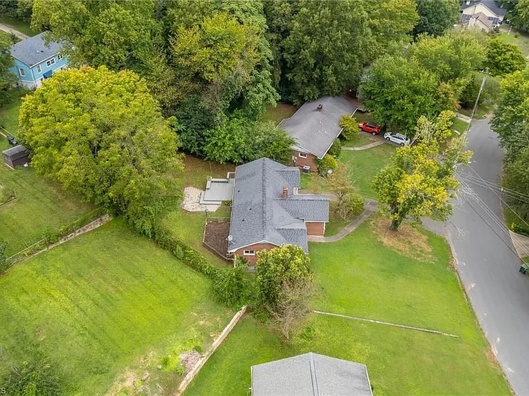 1200 Lamont Dr — Photo 28