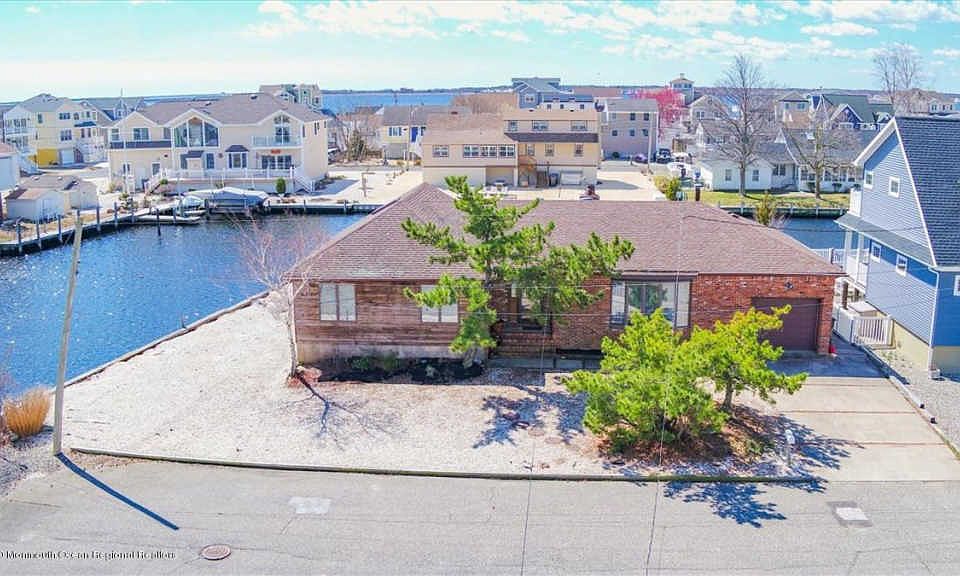 1st image of 29 Venetian Ct