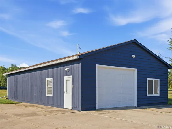 3391 Ray Rd, Grand Blanc, MI 48439