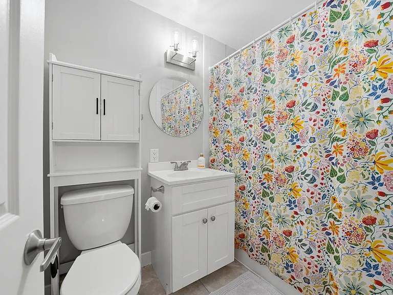 1274 Georgia St — Photo 9