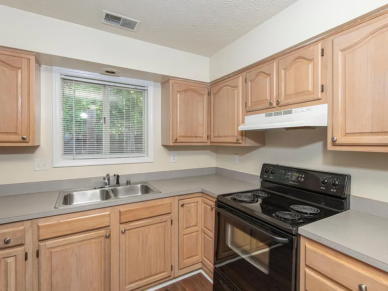 1450 Vintage Cir — Photo 13