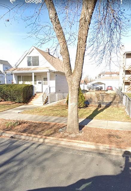 1st image of 4838 W Montrose Ave