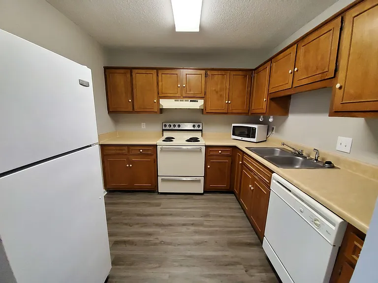 17 Sagebrush Apts — Photo 2