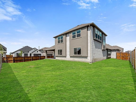 5th image of 1204 Stoneleigh Pl