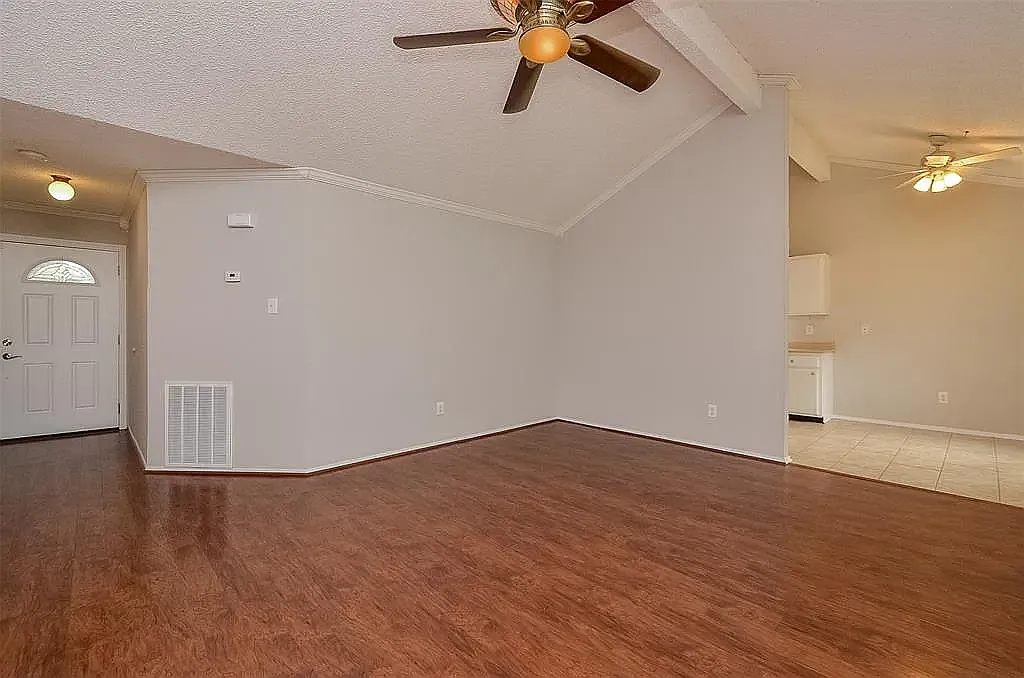 3 bed, 1332 sqft, $1,800 — Photo 3