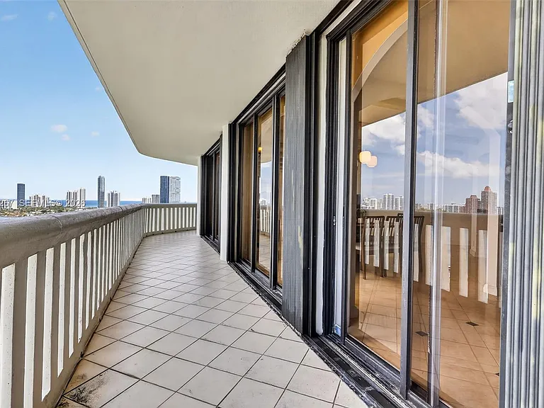 3000 Island Blvd #2305 — Photo 36