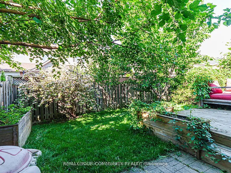 688 Hamilton Cres — Photo 22