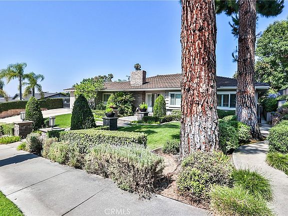 3rd image of 843 N Entrada Way