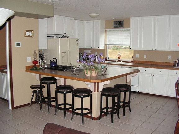 kitchen with breakfast bar