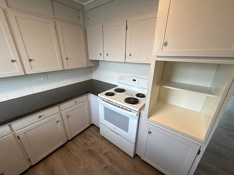1835 Beach Ave NE #4 — Photo 8