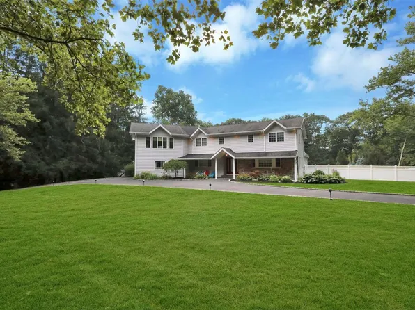 24 Buckingham Drive, Dix Hills, NY 11746