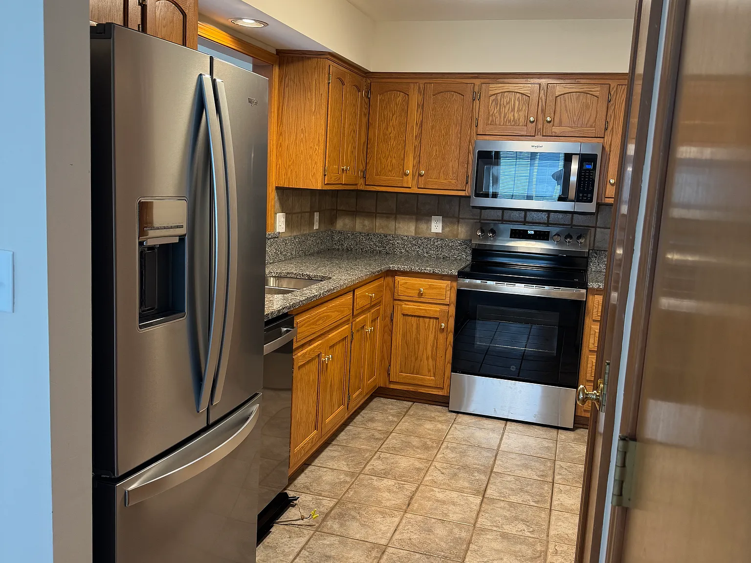 3 bed, 2.5 bath, 1527 sqft, $1,895 — Photo 2