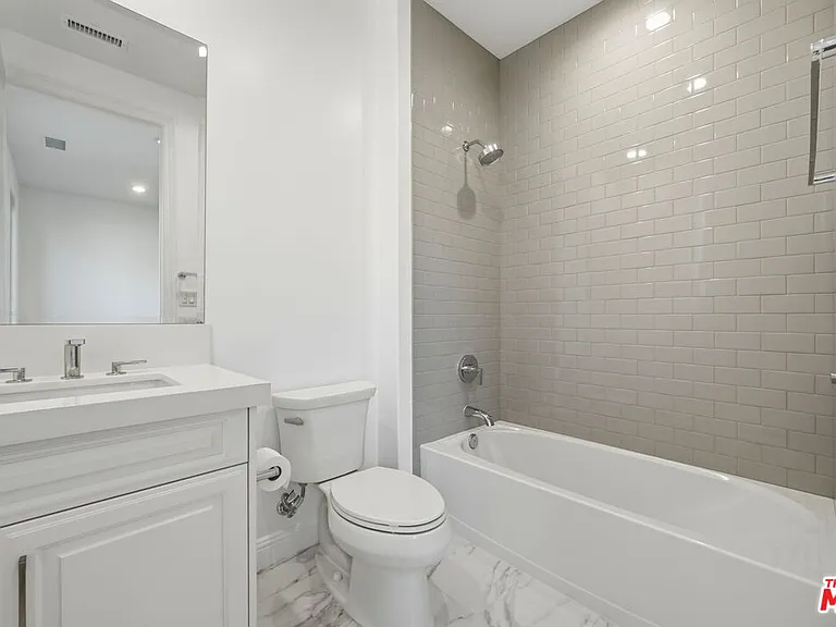 20448 W Liverpool Way — Photo 38