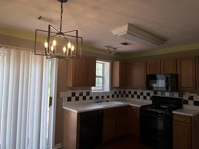 529 Summerbrooke Ct — Photo 12
