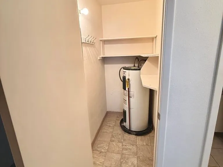 375 NE Elliott Ave #6 — Photo 10