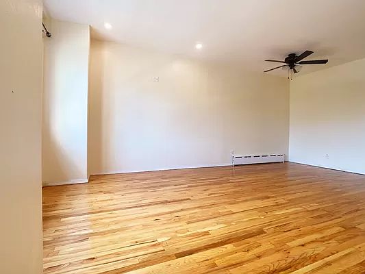 4th image of 343 Chauncey St #2