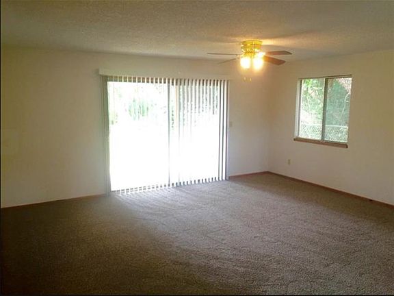 4th image of 215 9th St #A