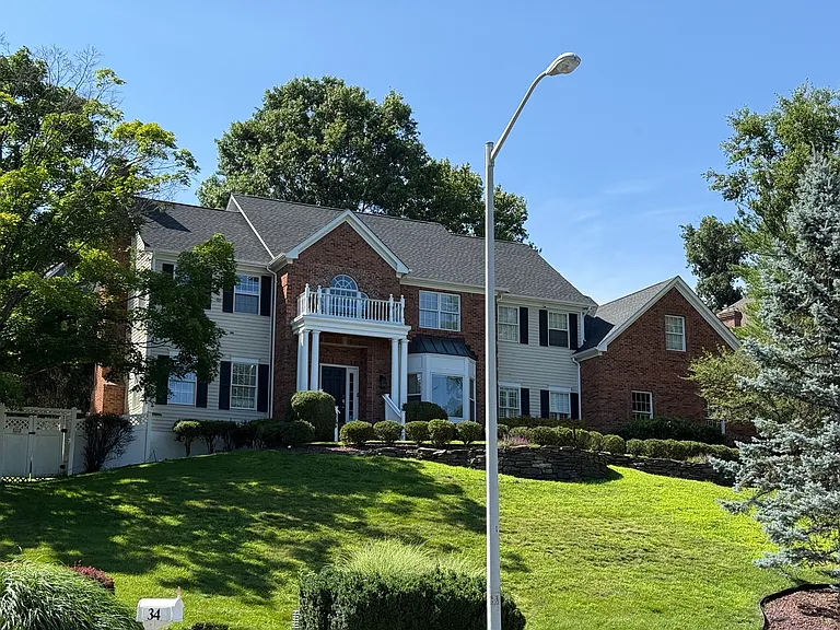 36 Mark Twain Dr — Photo 2