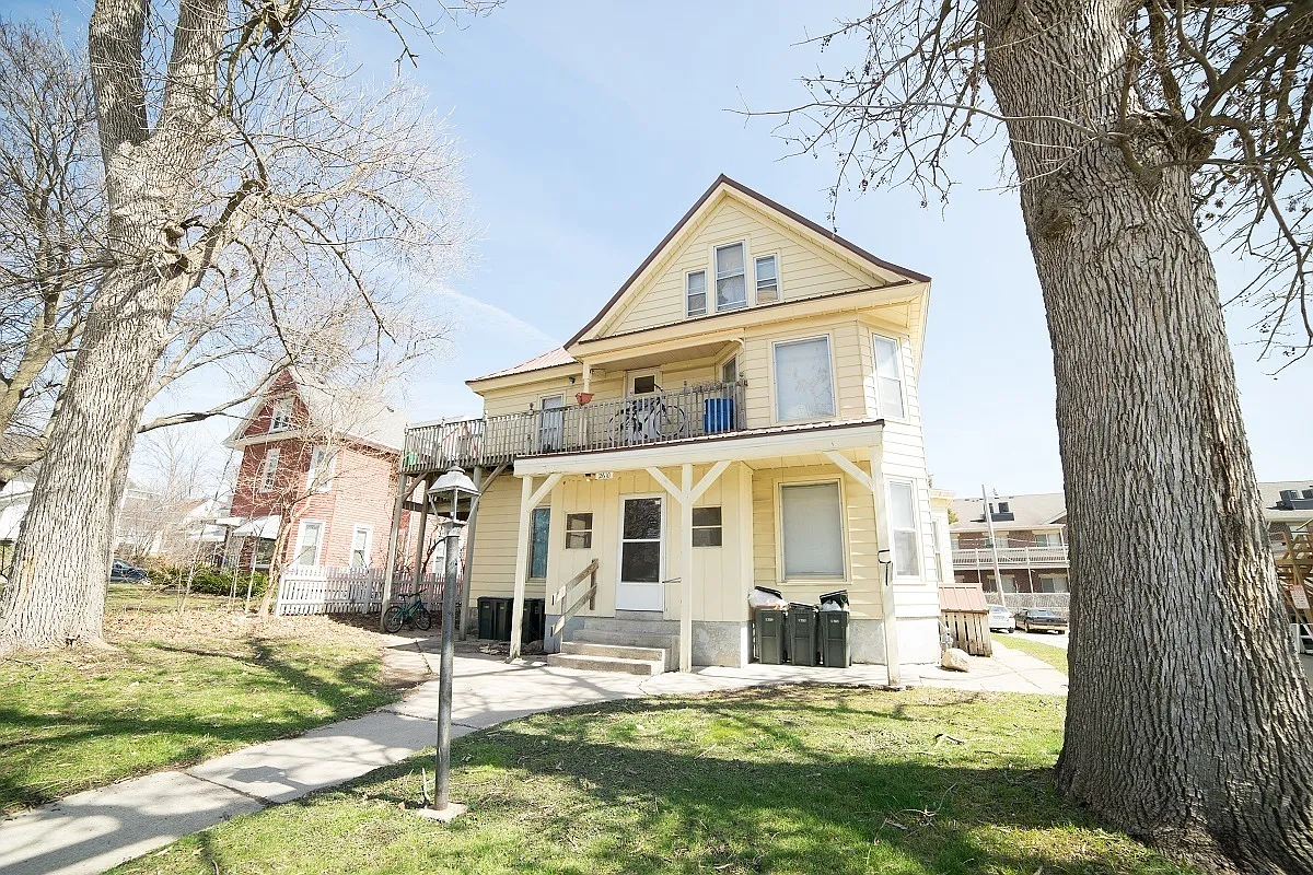 2610 College St - Cedar Falls — Photo 3