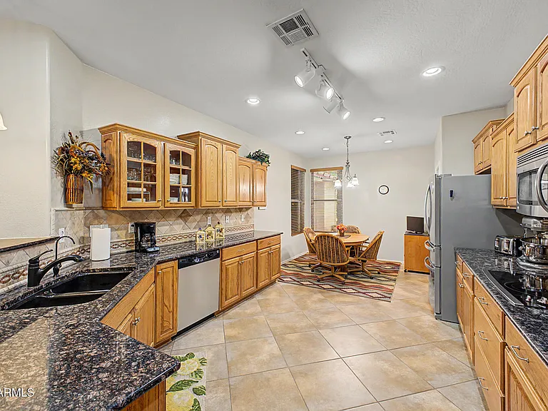 22568 W Shadow Dr — Photo 2