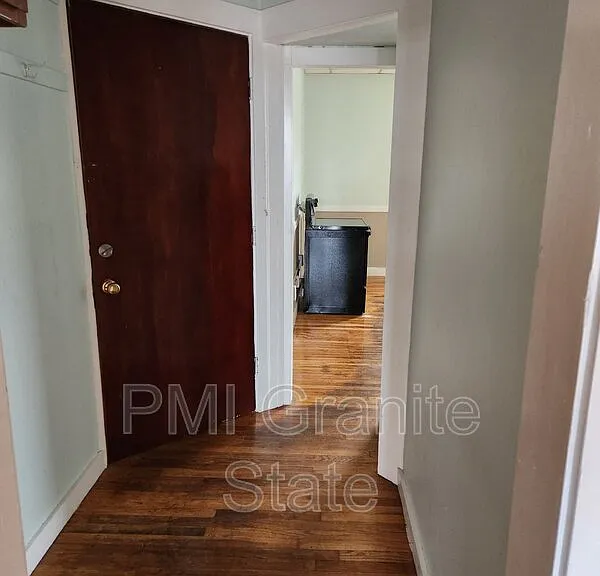 83 1/2 W Pearl St #1 — Photo 3