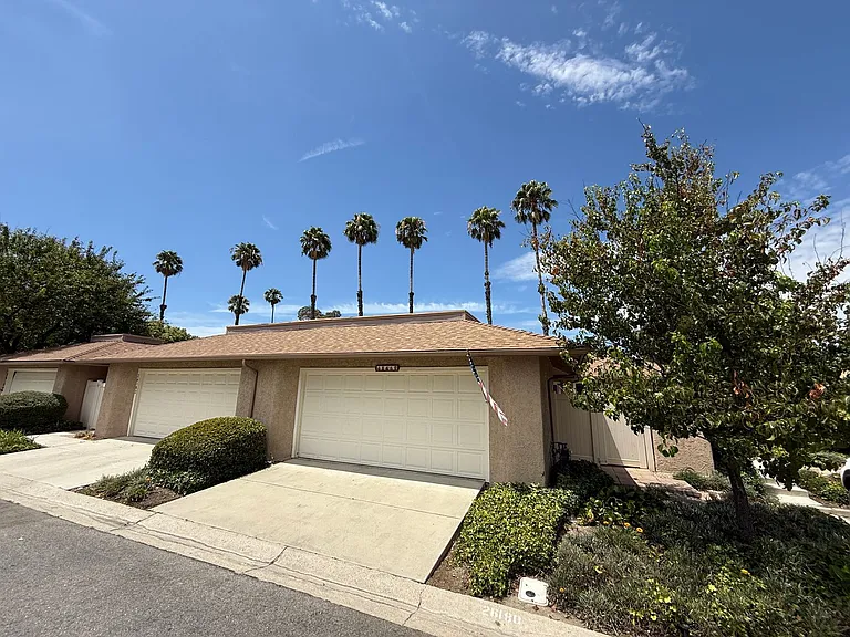 26180 Rainbow Glen Dr — Photo 1