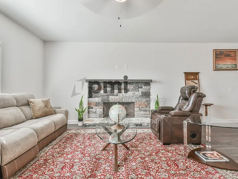 6306 Pine Ridge Point — Photo 9