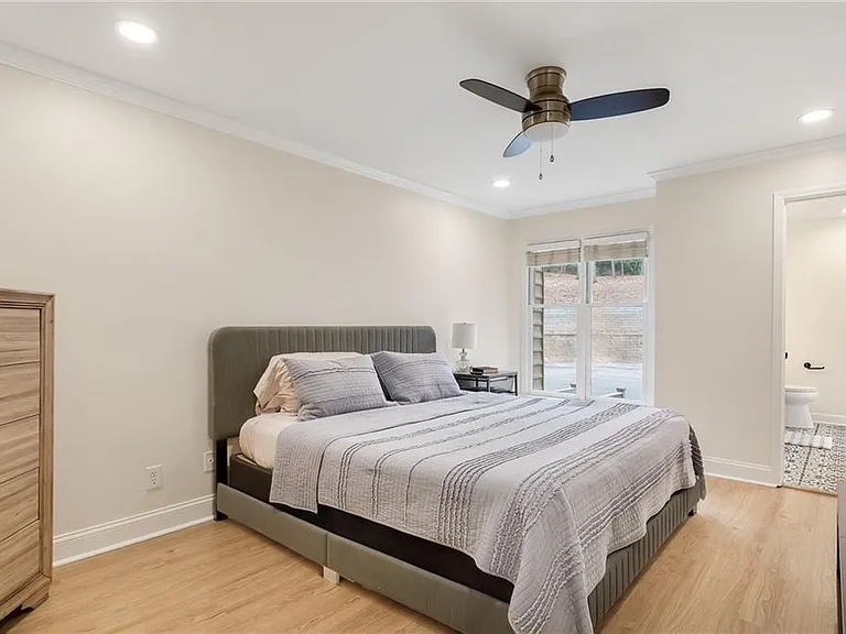 1105 Garden Ct — Photo 14