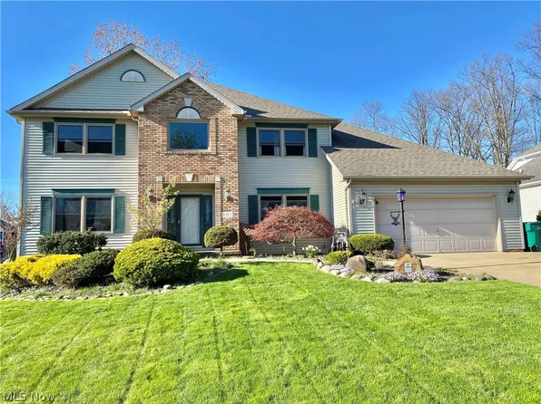 4165 Shelly Dr, Seven Hills, OH 44131