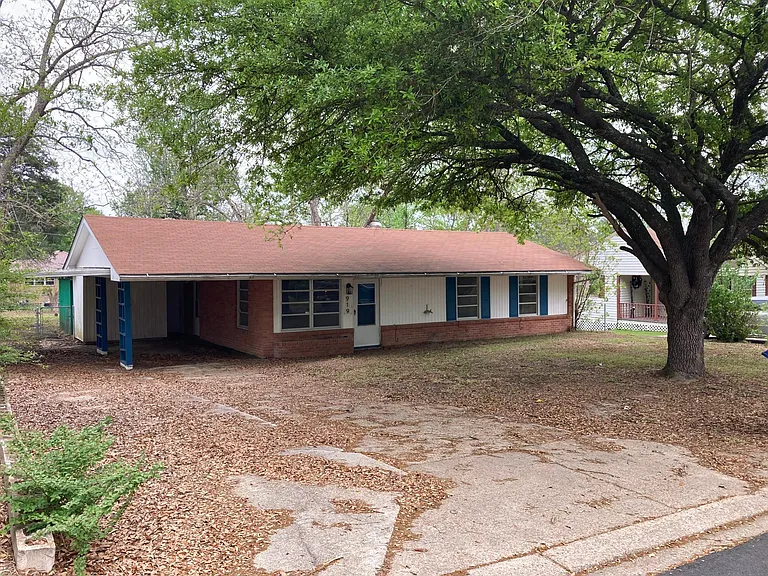 919 Kings Rd — Photo 2