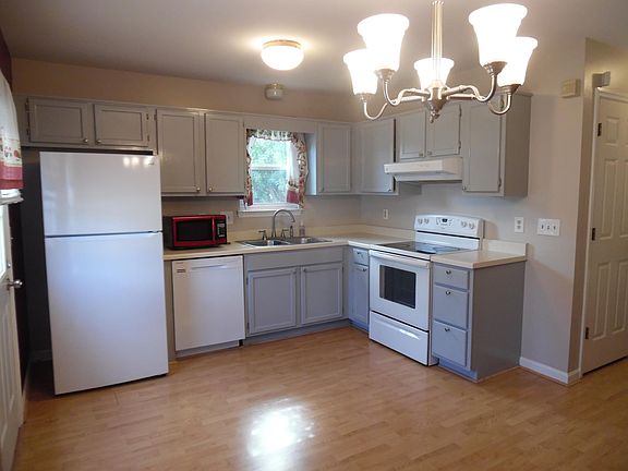 Kitchen (eat-in/breakfast room)