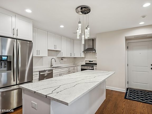 2nd image of 3045 Paris Ave APT 204