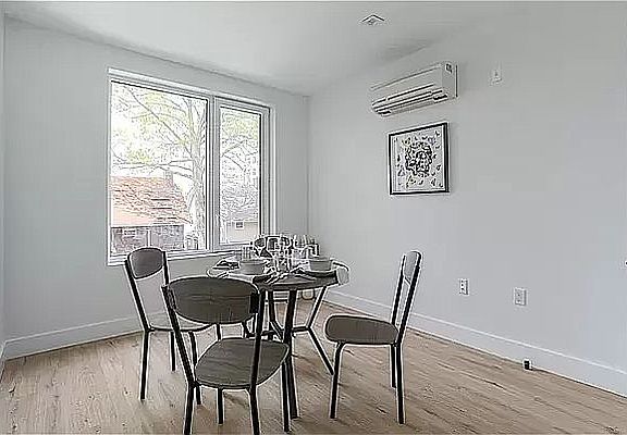 3rd image of 3412 Glenwood Rd #3E