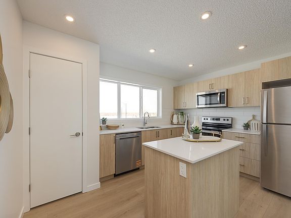 5th image of 17246 4th St NW