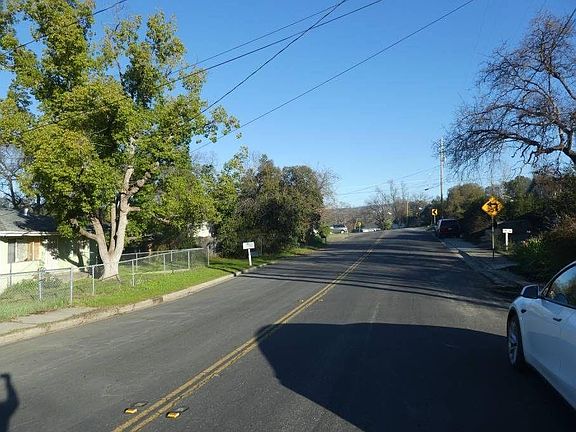 4th image of 30 Acacia Ave