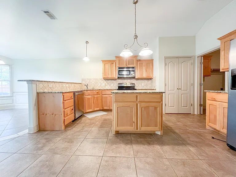6000 Boxelder Trl — Photo 8