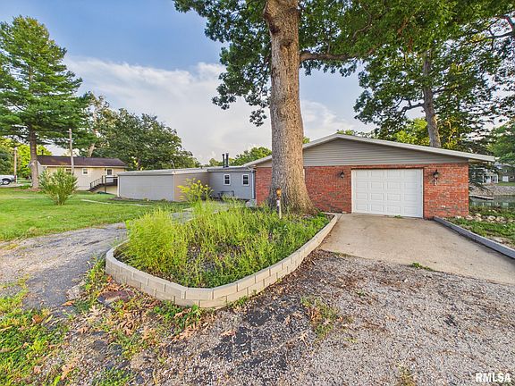 3rd image of 327 Elm Ln