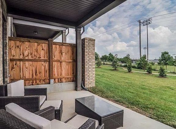 3rd image of 2097 Newark Ln