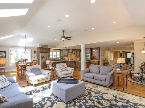 4817 W 81st St, Prairie Village, KS 66208