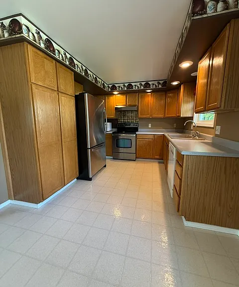 3320 W Rosewood Ave — Photo 5