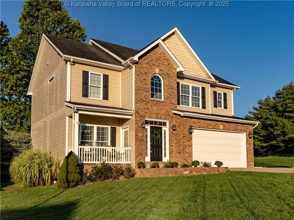 725 Emerald Dr, Hurricane, WV 25526